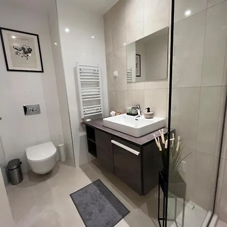 Zigzag Waterfront Aqua Daire