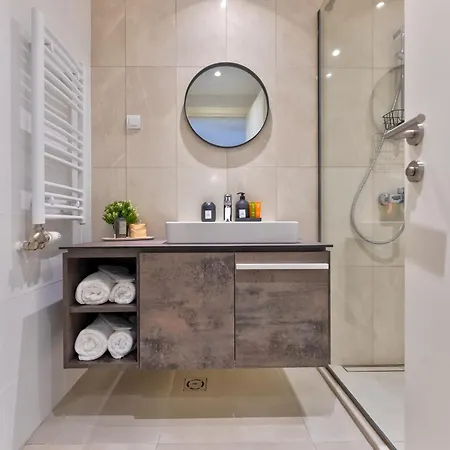 Zigzag Waterfront Aqua Apartman